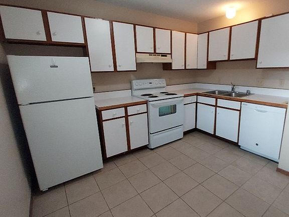 4th image of 1600 Aspen Dr APT 4