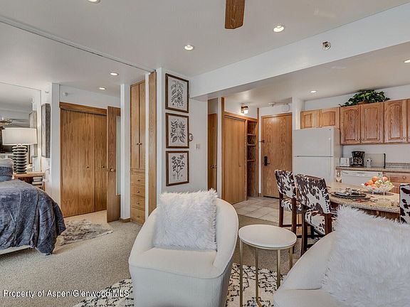5th image of 640 Carriage Way #304