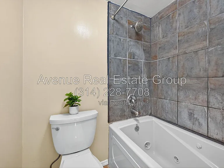 5559 Pershing Ave #1F — Photo 31