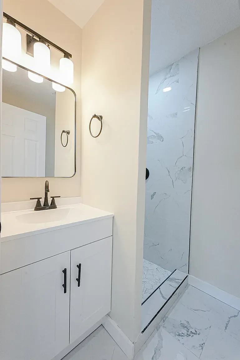 3 bed, 1025 sqft, $2,400 — Photo 4
