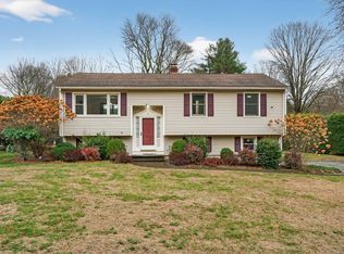 3 Cherry Heights Ter, Sandy Hook, CT 06482