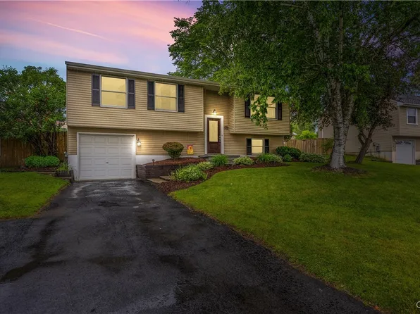 8185 Mantova Dr, Clay, NY 13041