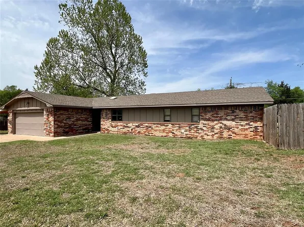 136 Skyline Dr, Chickasha, OK 73018