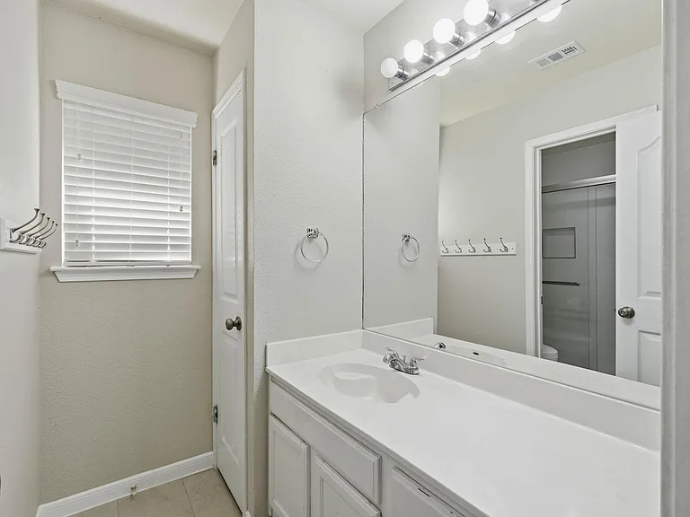 2913 Winchester Dr — Photo 10