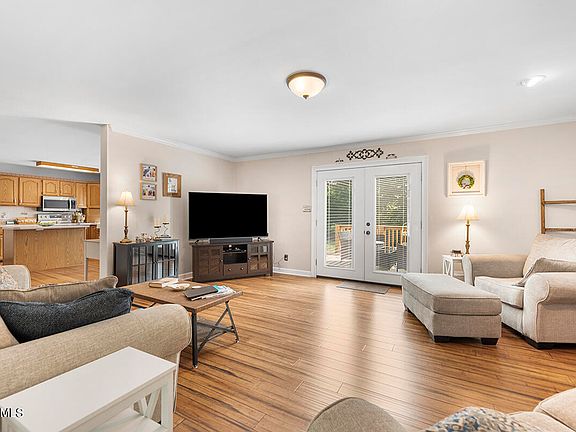3rd image of 1436 Queensbridge Dr