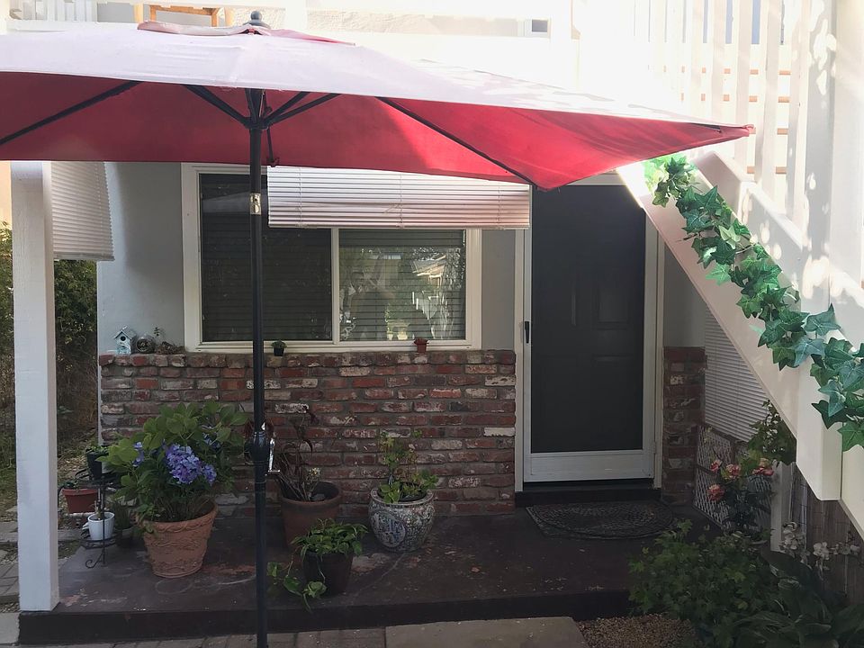 Private courtyard entry