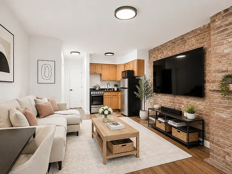 205 2nd Ave #3B — Photo 1