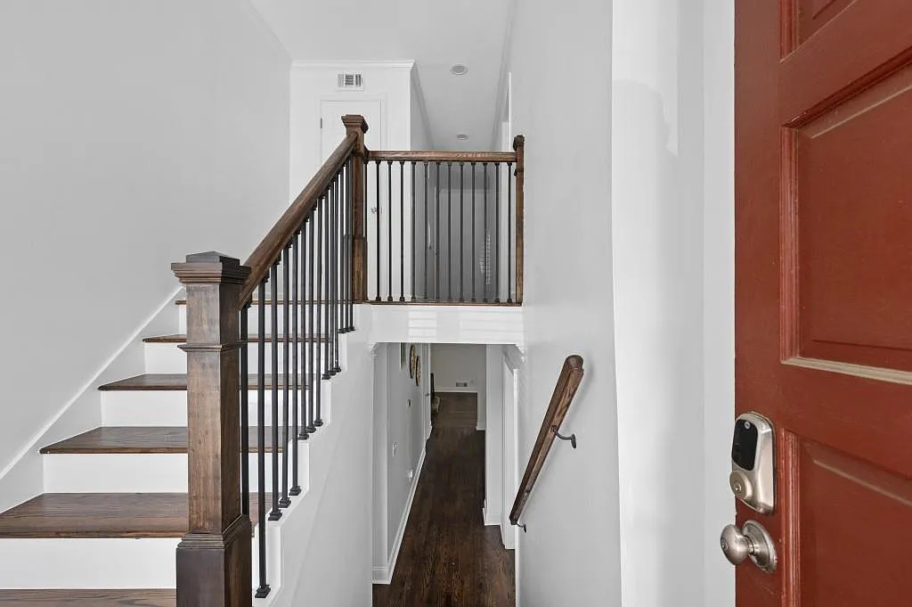 3 bed, 2.5 bath, 2173 sqft, $3,200 — Photo 3