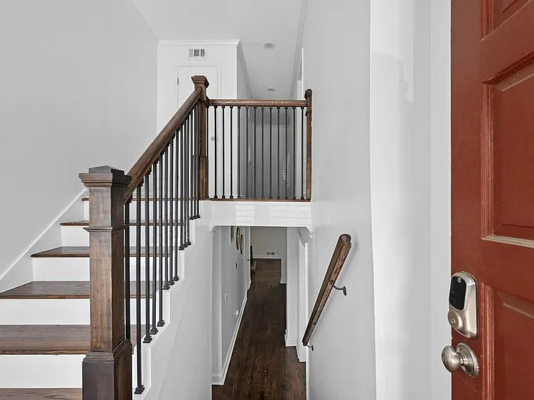 1744 Woodcliff Pl NE — Photo 3