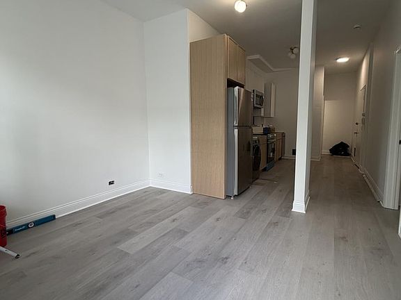 2nd image of 4832 N Winthrop Ave #1R