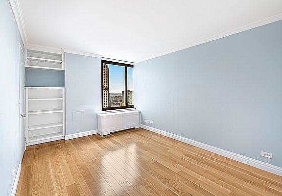 5th image of 300 E 85th St APT 3005