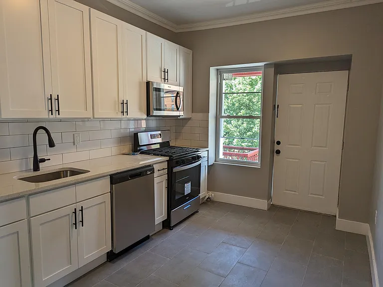 45 Linden St #5 — Photo 3