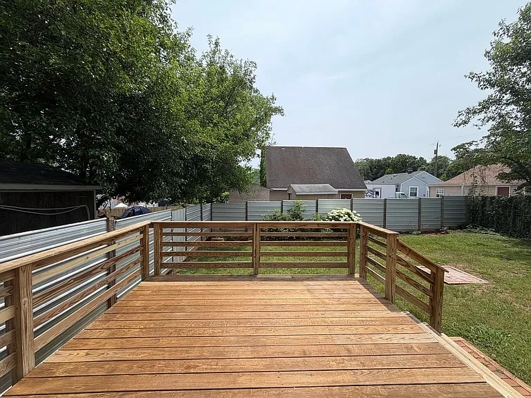 1500 Meridian St — Photo 22
