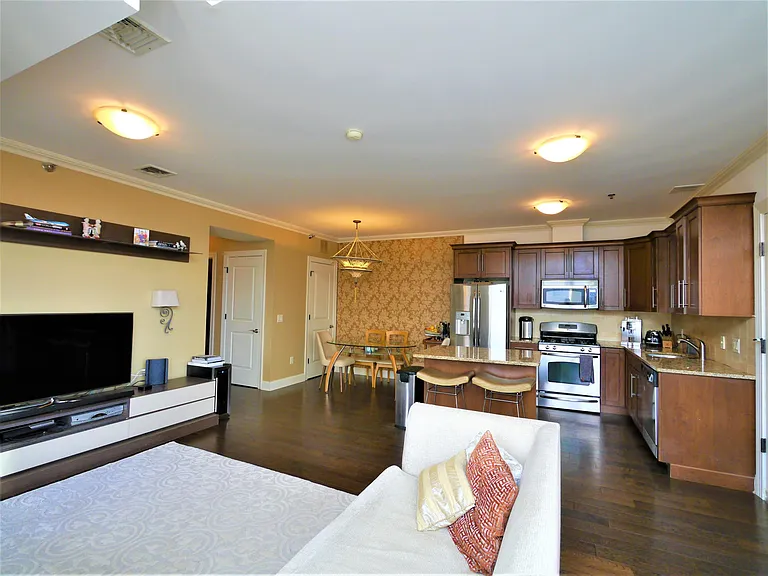 255 Laird Ave #15 — Photo 7