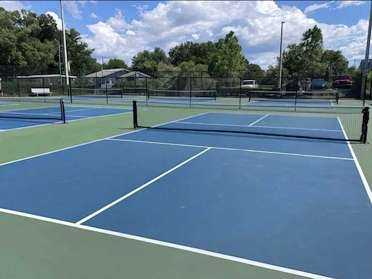 Free amenities to Fossil Park,