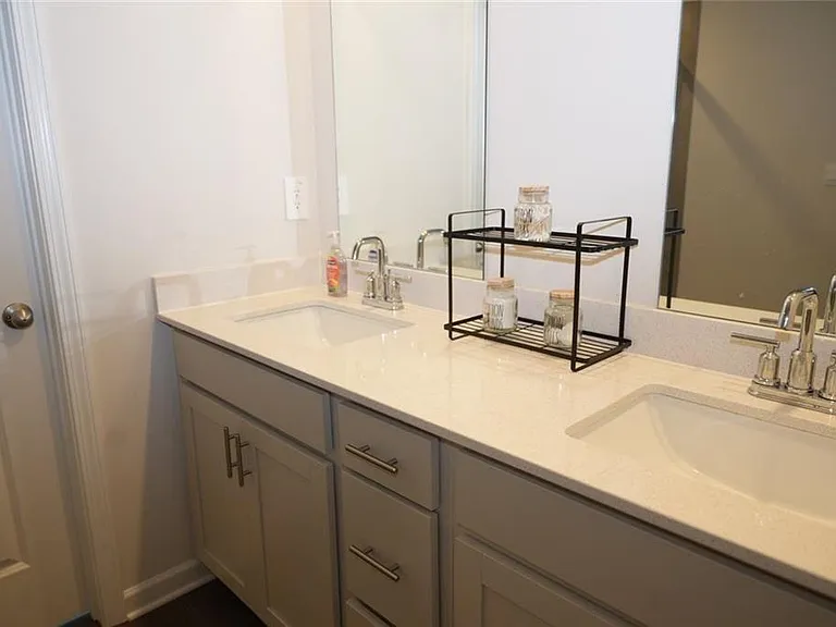 733 Gabby Point SW — Photo 10