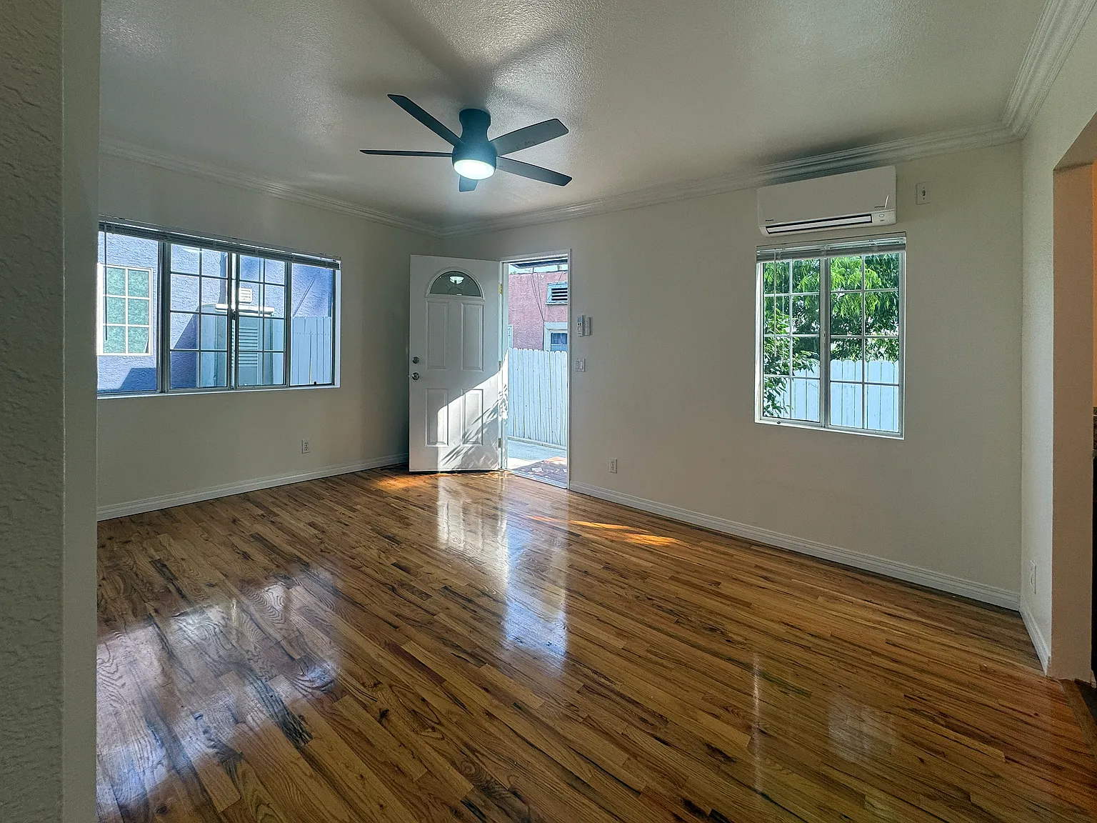 1208 Manzanita Street — Photo 3