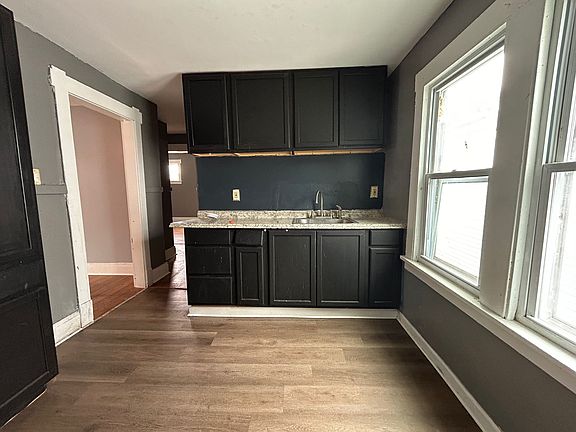 5th image of 131 Stevens Ave #2