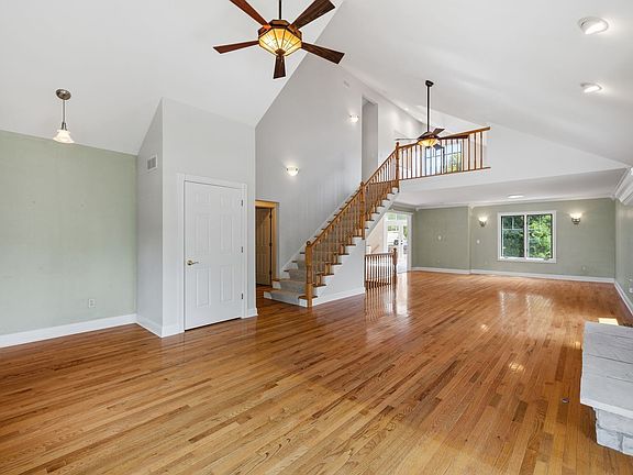 5th image of 121 S Wilmette Ave