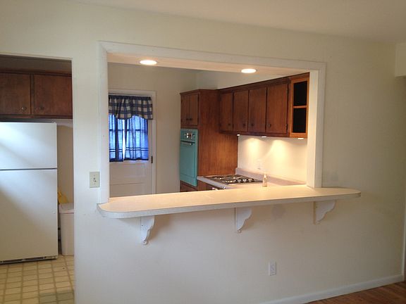 5th image of 38 E Maxwell Dr