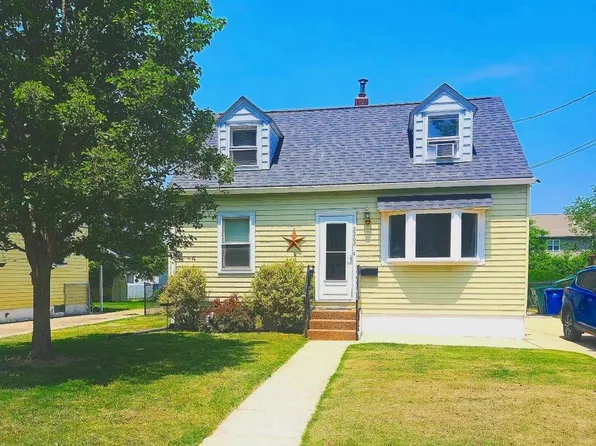 2365 Dixon Ave, Croydon, PA 19021