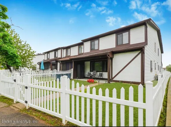 114 Parkview Loop, Staten Island, NY 10314