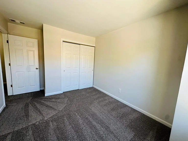 402 Woodlake Manor Dr — Photo 12