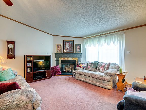 5th image of 3821 Harry Ave