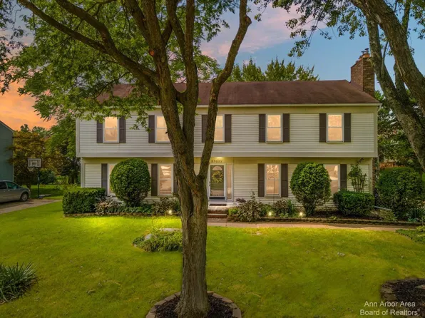 37832 Greenwood W, Farmington, MI 48335