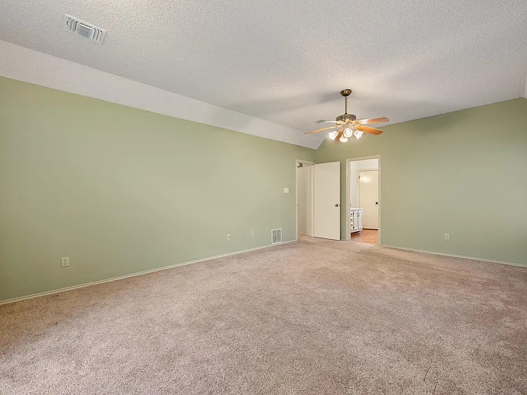 1901 Lobelia Dr — Photo 19