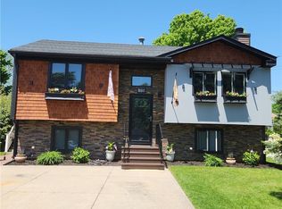 75 Chiswick Rd, Warwick, RI 02889