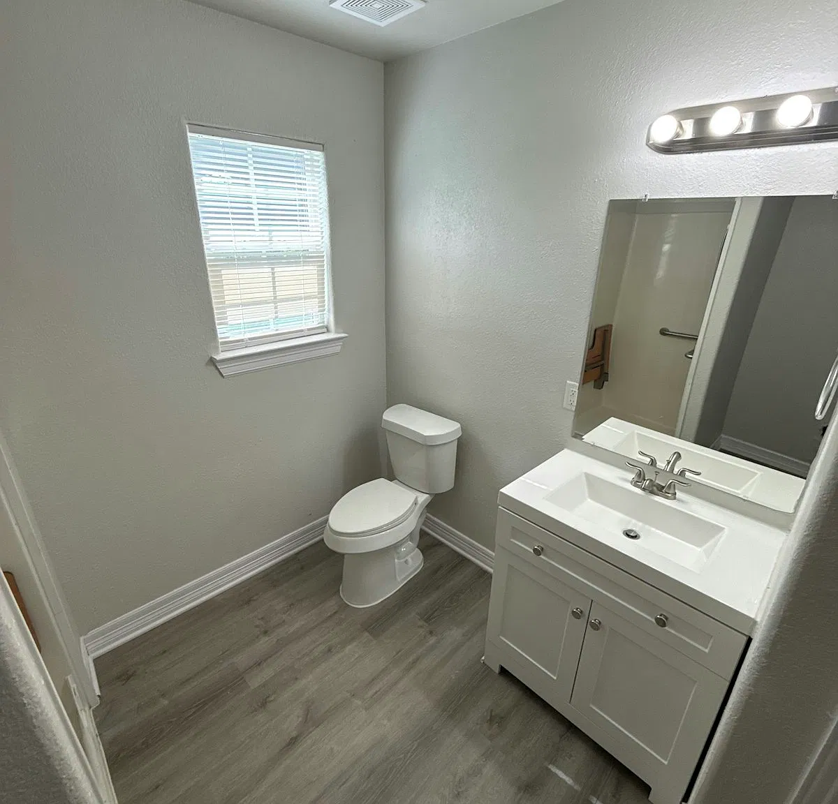 707 Denby Street — Photo 4