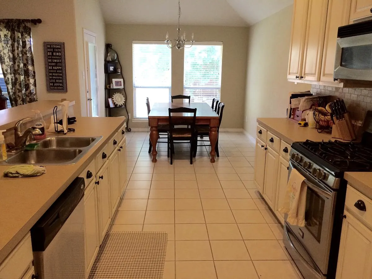 3 bed, 2007 sqft, $2,100 — Photo 3