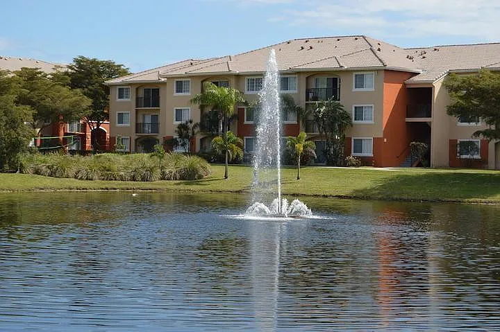 2 bed, 2.0 bath, 1026 sqft, $1,975 — Photo 2