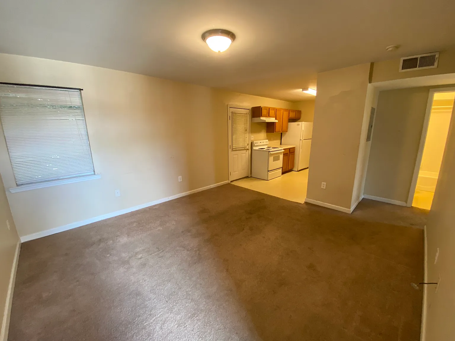 Creekside Apartments — Photo 2
