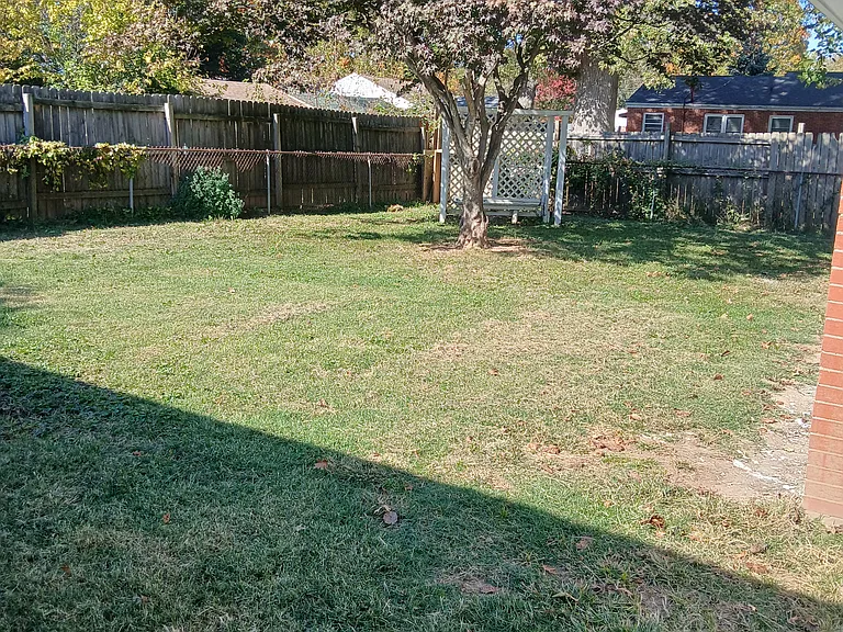 2507 Meadow Dr — Photo 10