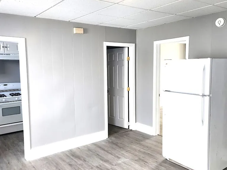 22-24 Lawn Ave #2F — Photo 6