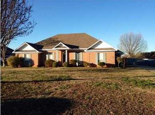106 Spencer Way, Deatsville, AL 36022