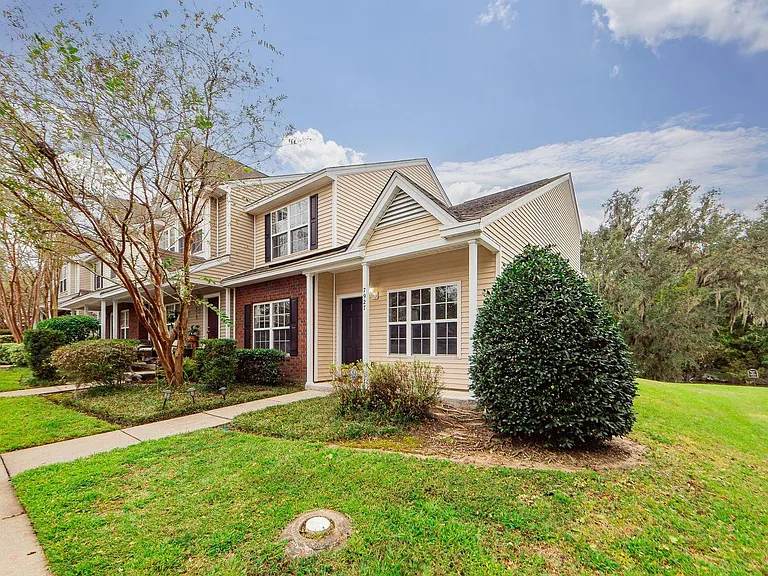 7927 Shadow Oak Dr — Photo 1