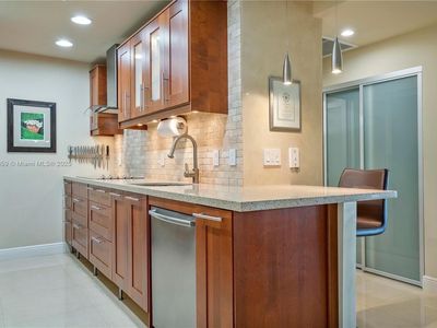 300 Bayview Dr APT 102, Sunny Isles Beach, FL, 33160