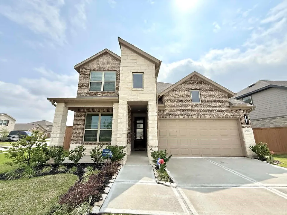 1301 Tan Gable Ln