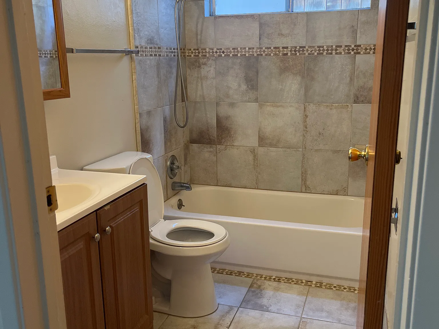 748 Oakland Avenue Apartments — Photo 4