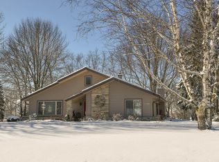 W267N5915 Mountain Meadows Dr, Lisbon, WI 53089