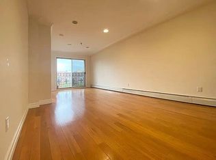 25-52 33rd St, Astoria, NY 11102