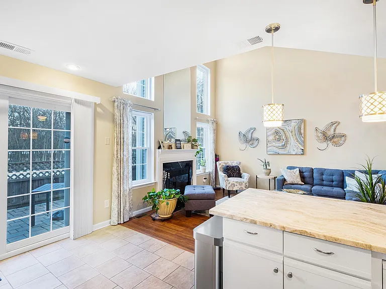 2802 Johnson Cir — Photo 12