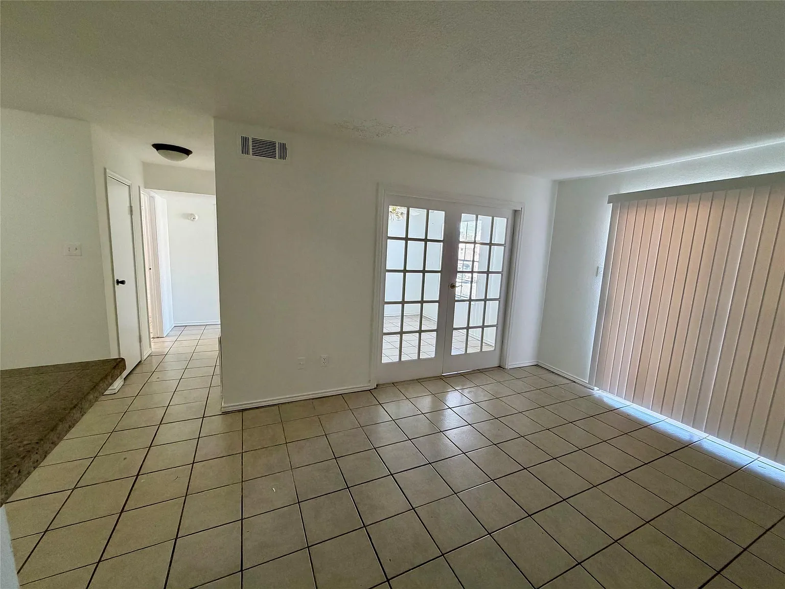 2 bed, 1.0 bath, 796 sqft, $1,250 — Photo 3