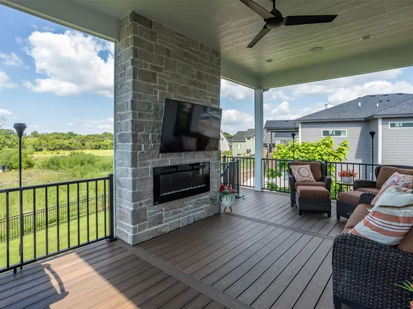 16319 Ironwood Ln, Waukee, IA 50263