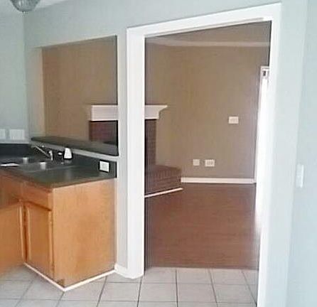 4th image of 980 Eastern Oaks Dr