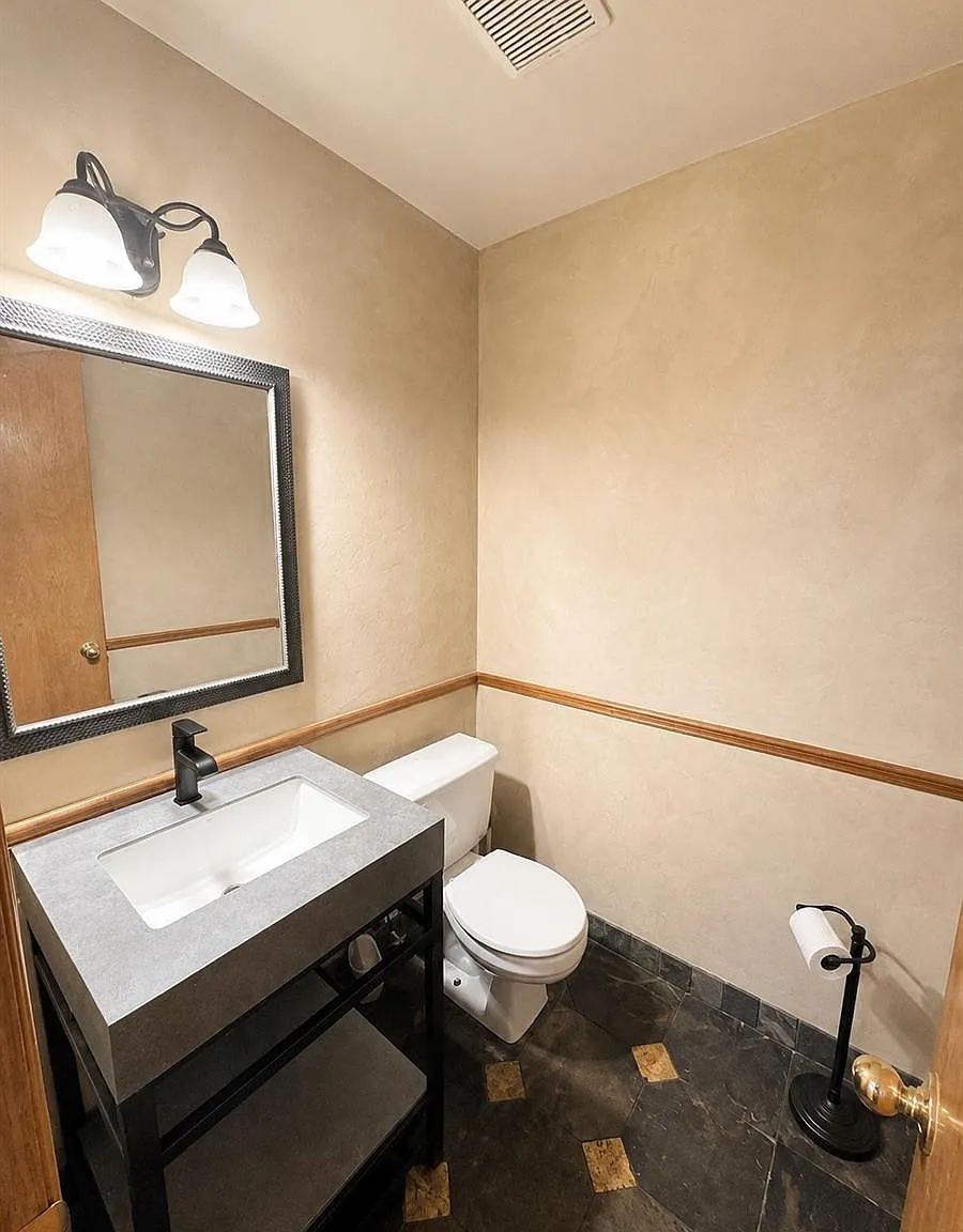 3 bed, 2.5 bath, 3424 sqft, $3,000 — Photo 4