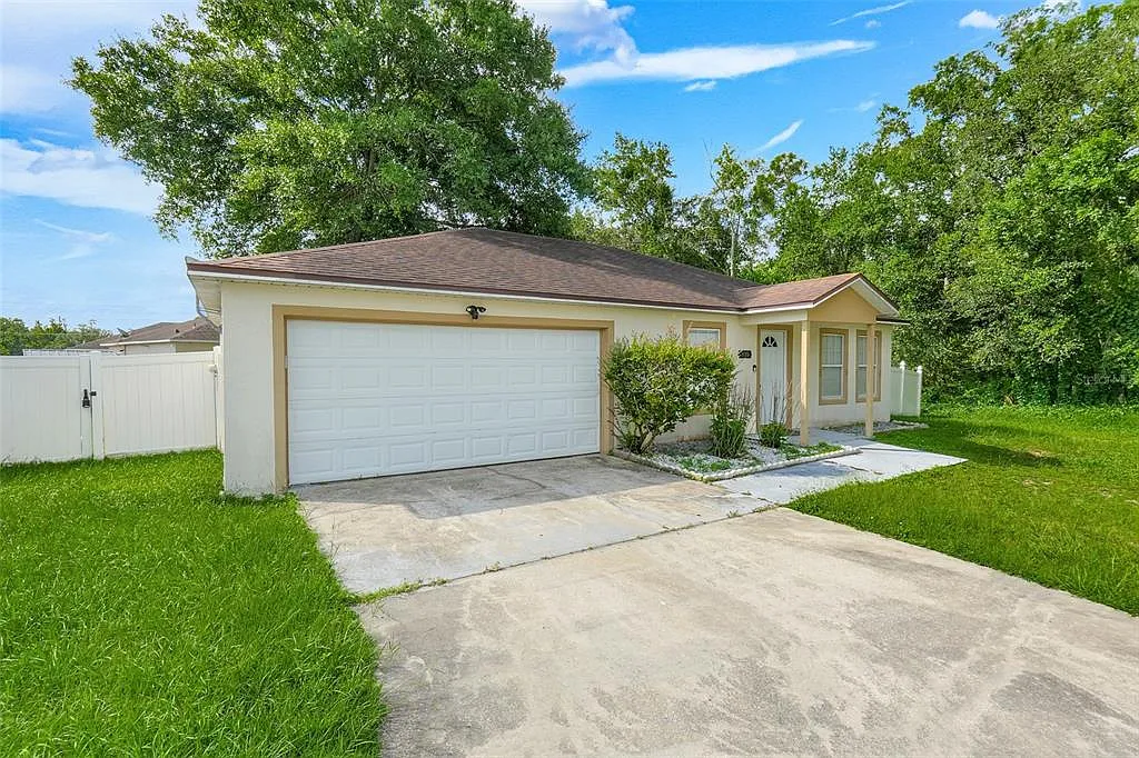 3 bed, 2.0 bath, 1252 sqft, $1,850 — Photo 2